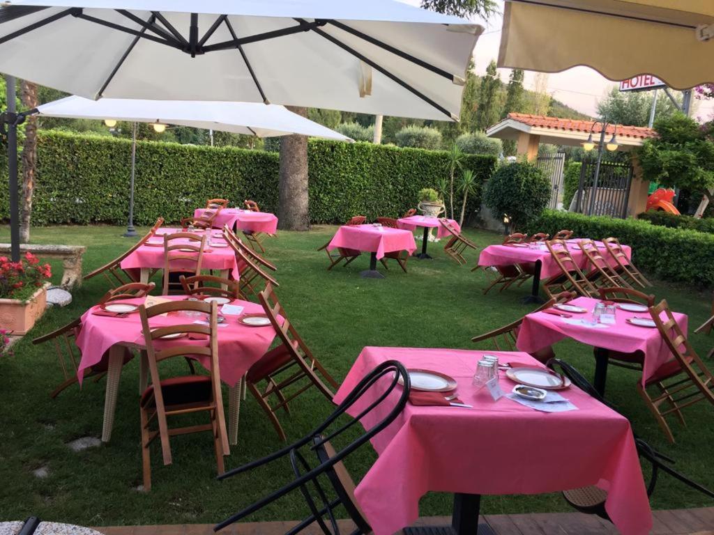 Il Salice Hotell Civitella Del Tronto Exteriör bild
