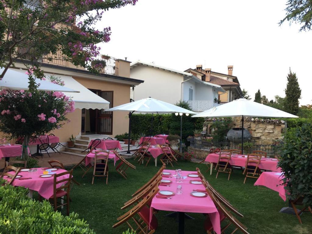 Il Salice Hotell Civitella Del Tronto Exteriör bild