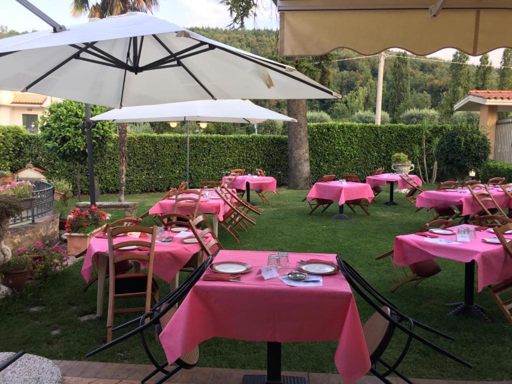 Il Salice Hotell Civitella Del Tronto Exteriör bild