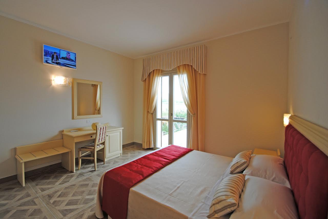 Il Salice Hotell Civitella Del Tronto Exteriör bild