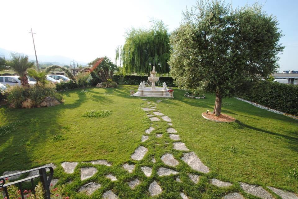 Il Salice Hotell Civitella Del Tronto Exteriör bild