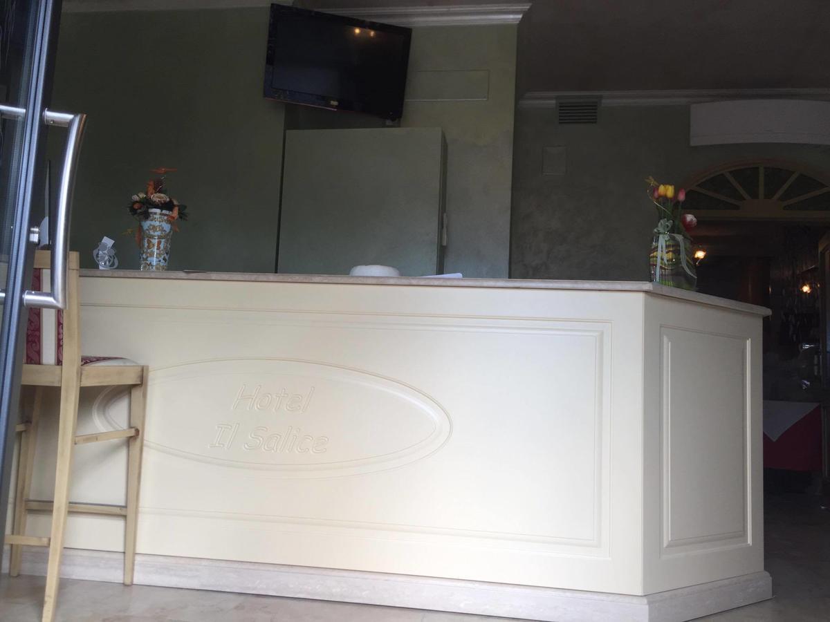 Il Salice Hotell Civitella Del Tronto Exteriör bild